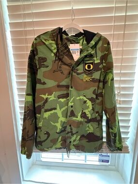 Nike Men's Camouflage Hooded Raincoat with Oregon 'O' Patch - Green/Brown